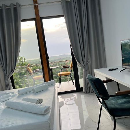 Restorant Hotel Xheni Shetaj Bagian luar foto