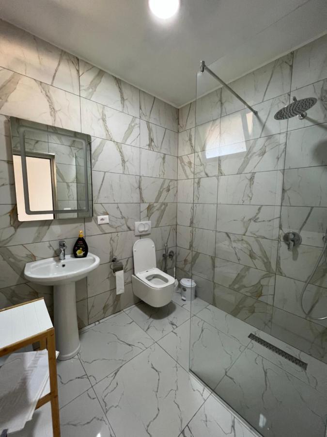 Restorant Hotel Xheni Shetaj Bagian luar foto