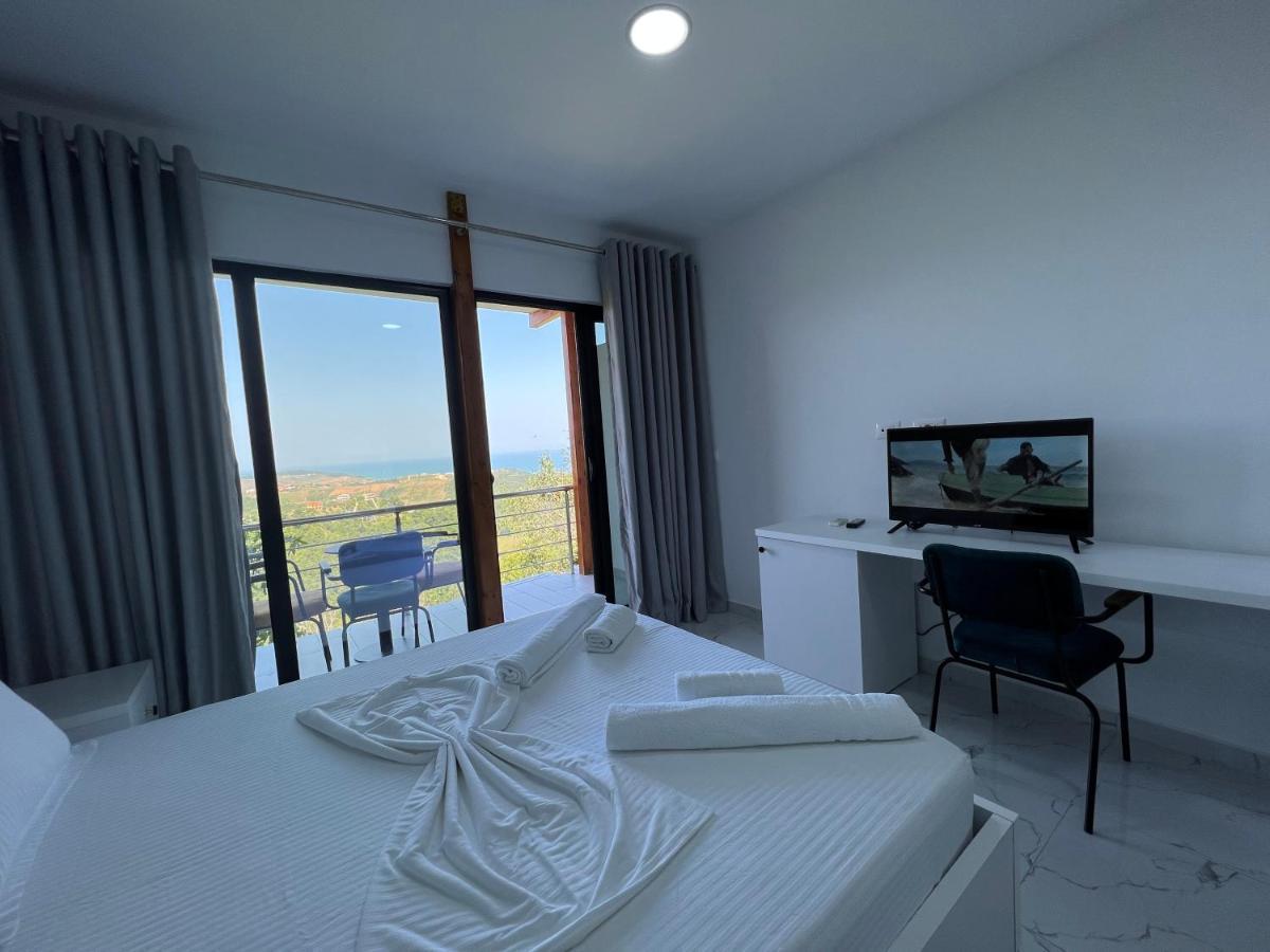 Restorant Hotel Xheni Shetaj Bagian luar foto