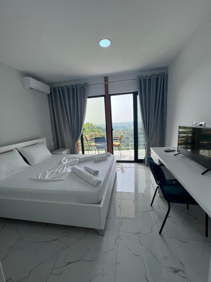 Restorant Hotel Xheni Shetaj Bagian luar foto