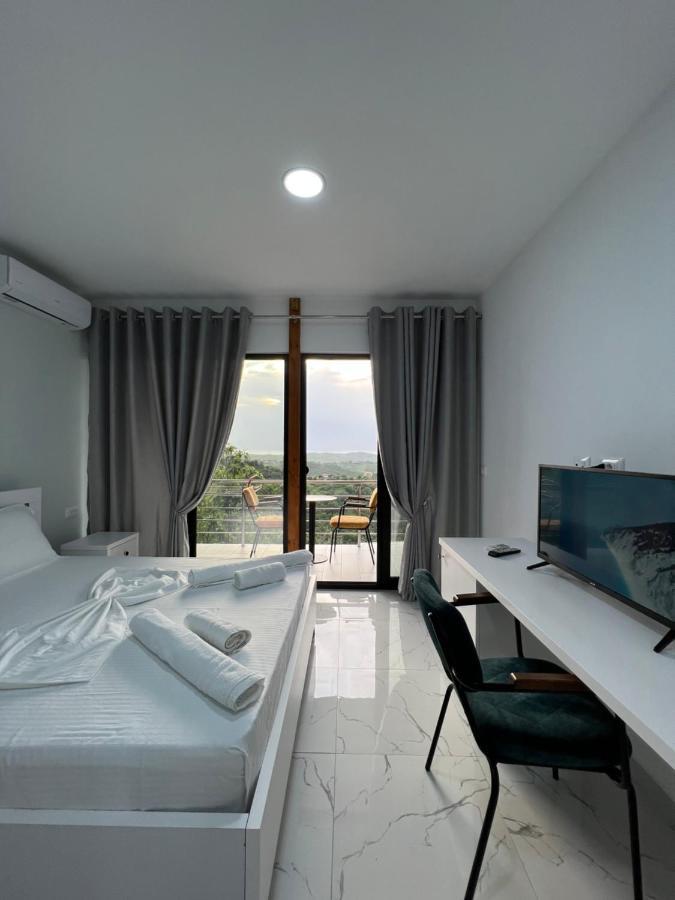 Restorant Hotel Xheni Shetaj Bagian luar foto
