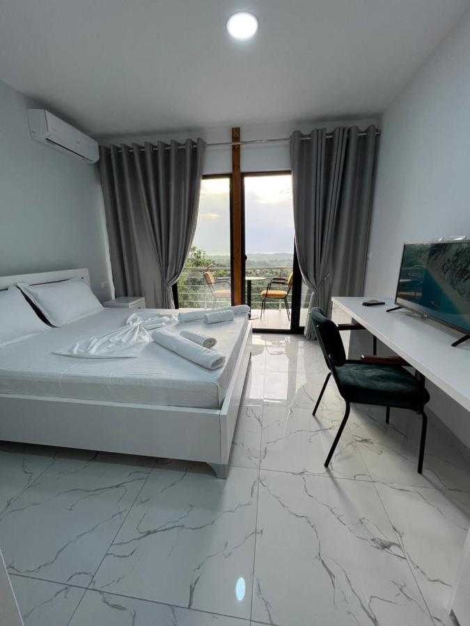 Restorant Hotel Xheni Shetaj Bagian luar foto