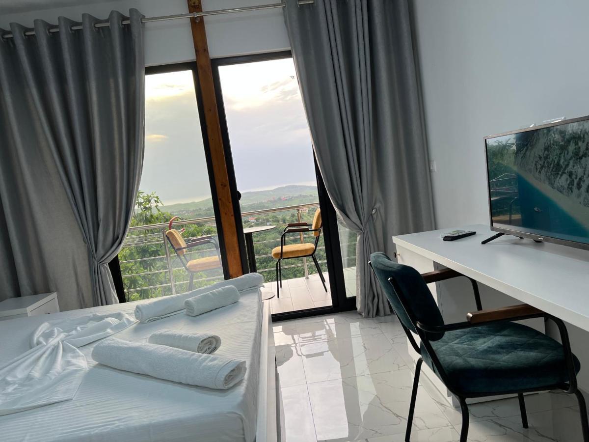 Restorant Hotel Xheni Shetaj Bagian luar foto